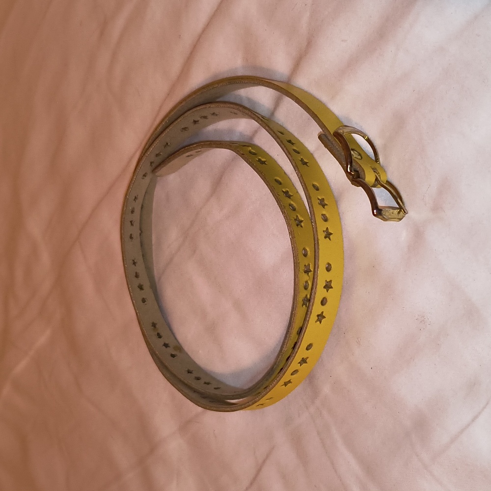 Skinny yellow belt, star holes